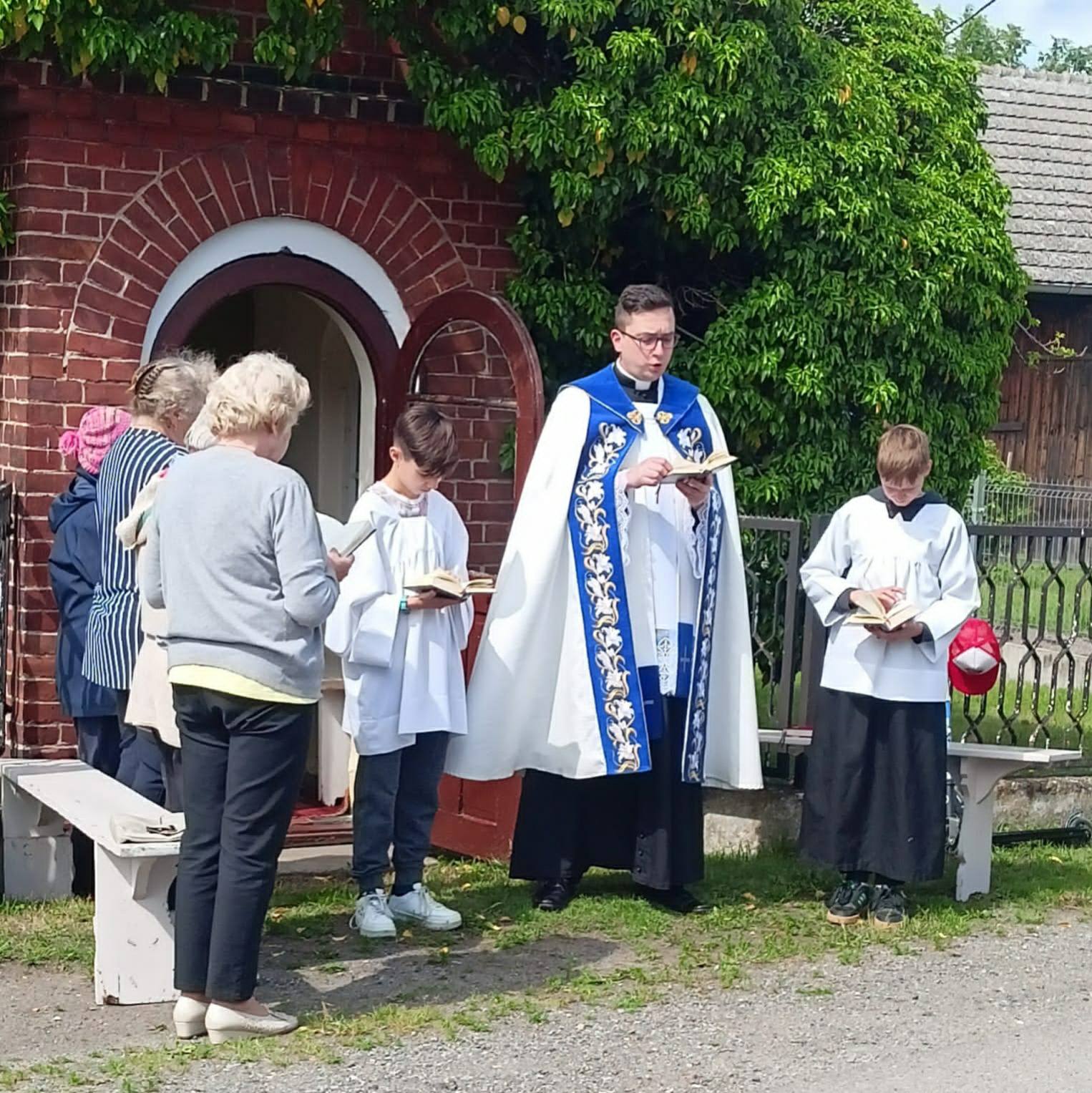 Majówka przy kaplicy na ul. Kosmonautów